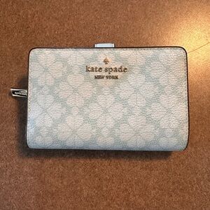 NWOT Kate Spade New York Signature Spade Flower Medium Compact Bifold Wallet